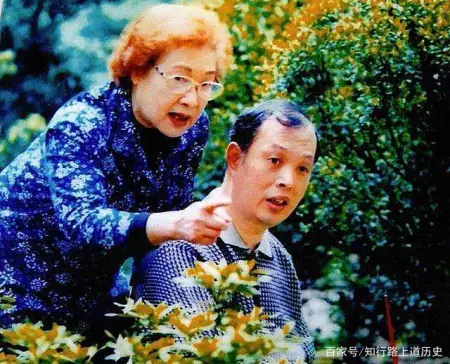 秦怡被确诊了肠癌，医生直言“活不久”，结果98岁仍容光焕发
